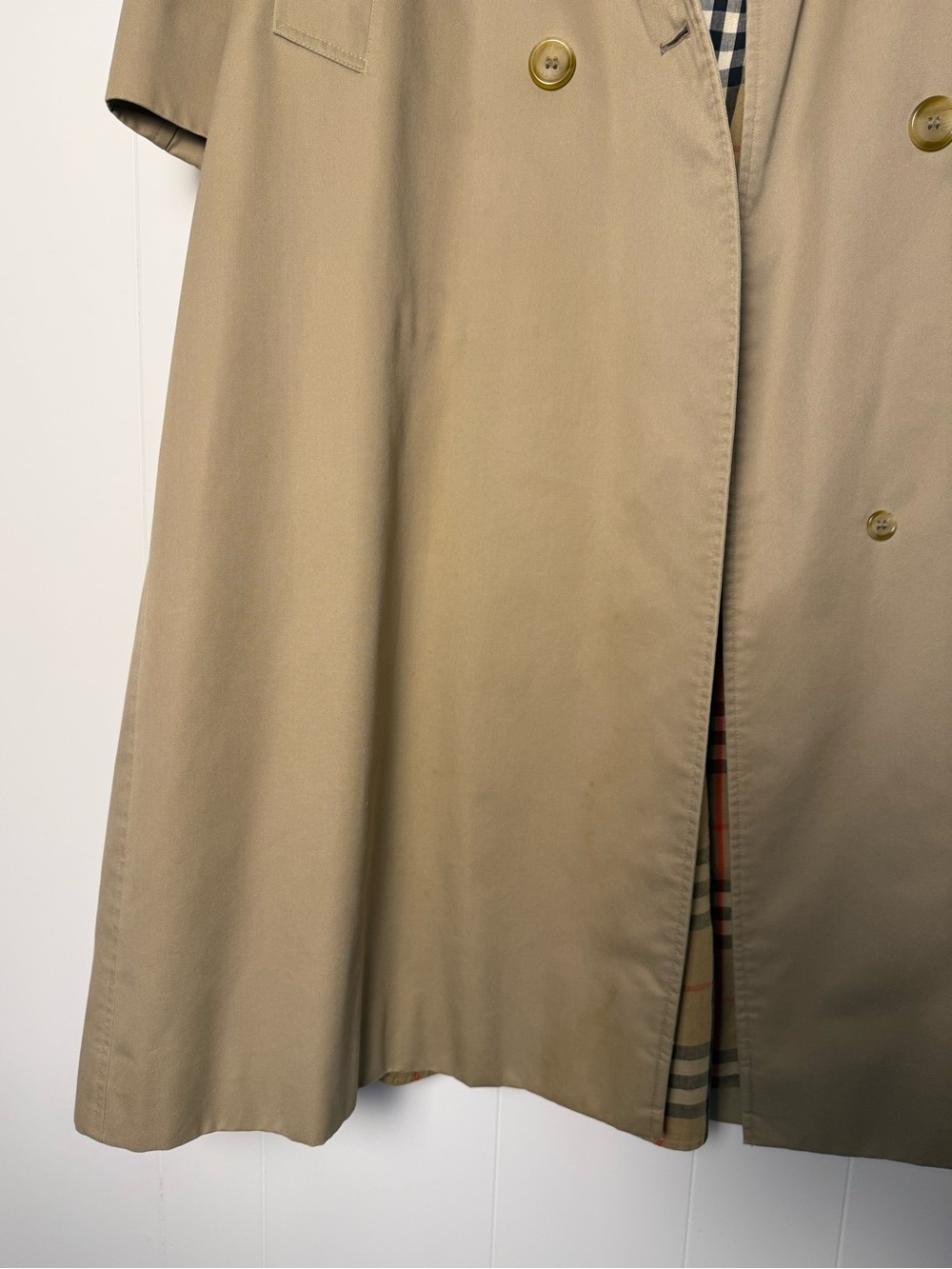 Classic Tan Double-Breasted Burberrys Trench Coat With Detachable Wool Lining - Picture 16 of 16